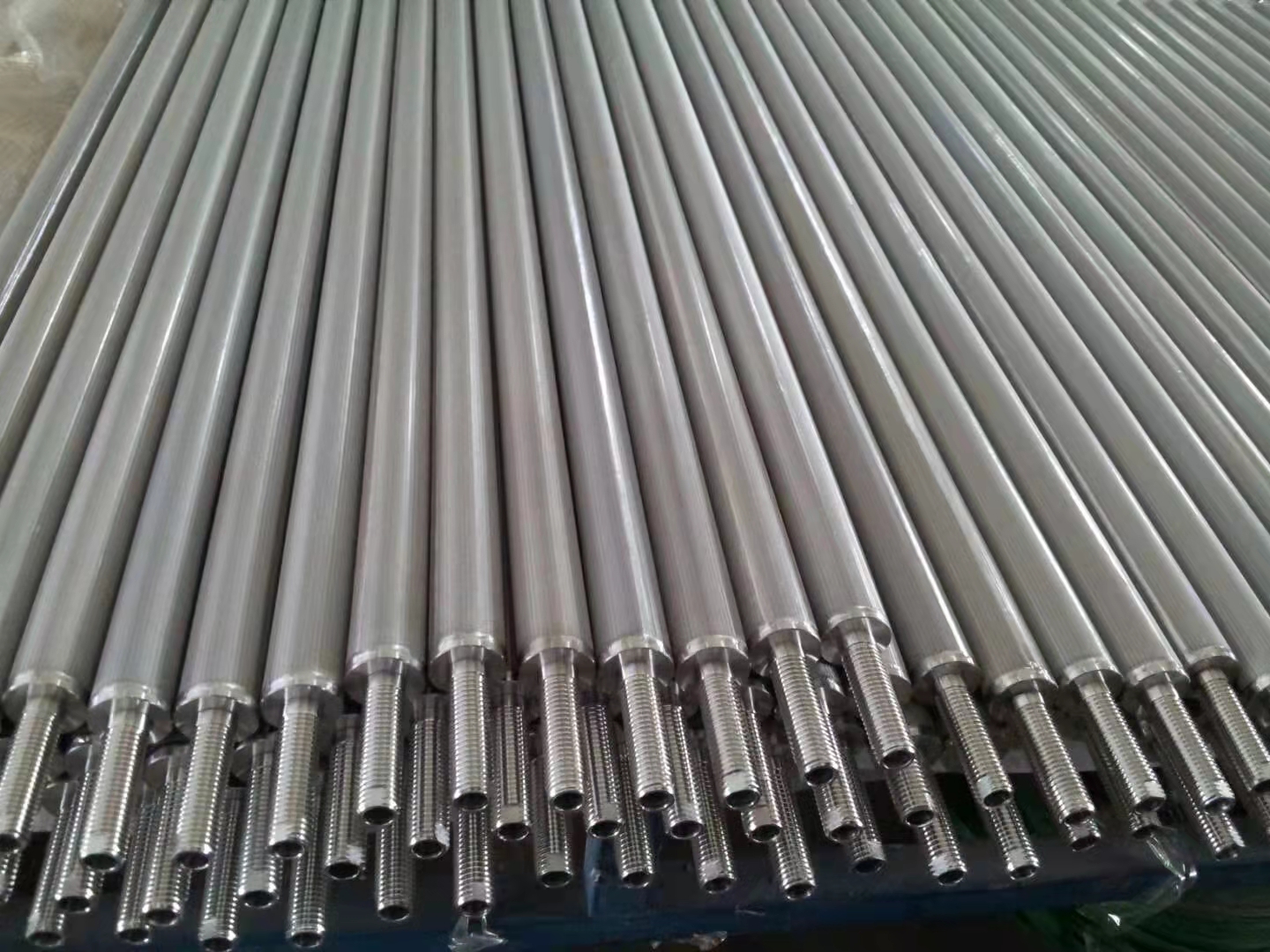 不銹鋼濾芯廠家-六層燒結(jié)網(wǎng)濾芯-新鄉(xiāng)伊卡過(guò)濾