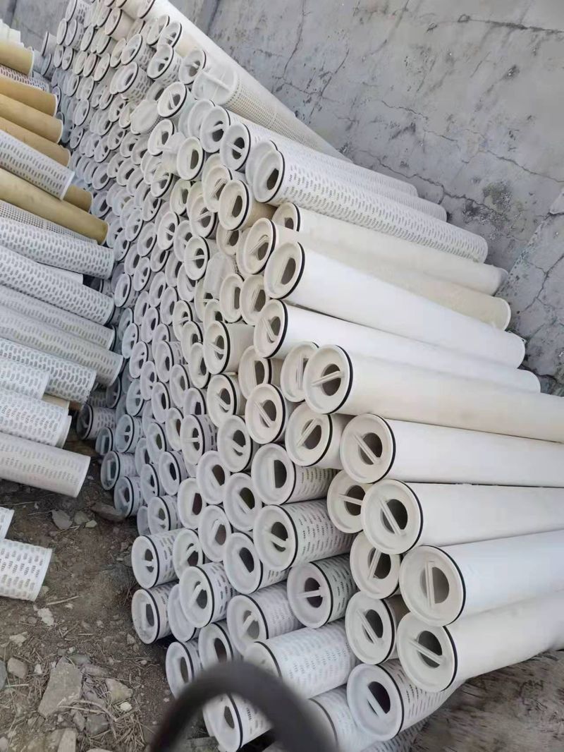 新鄉(xiāng)伊卡過濾云南某化工廠大流量水濾芯更換現(xiàn)場