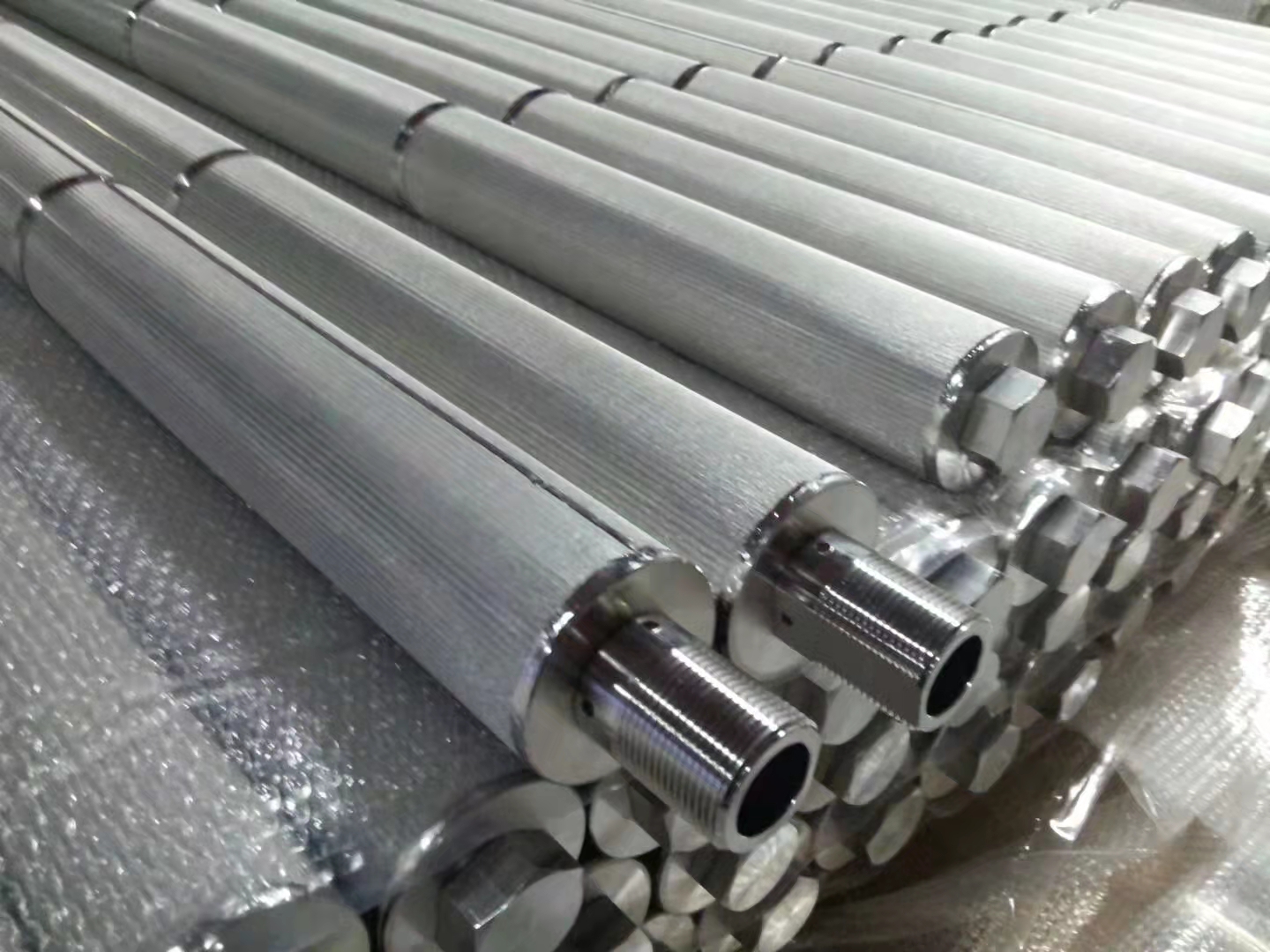 不銹鋼燒結(jié)網(wǎng)濾芯生產(chǎn)廠家-新鄉(xiāng)伊卡過(guò)濾